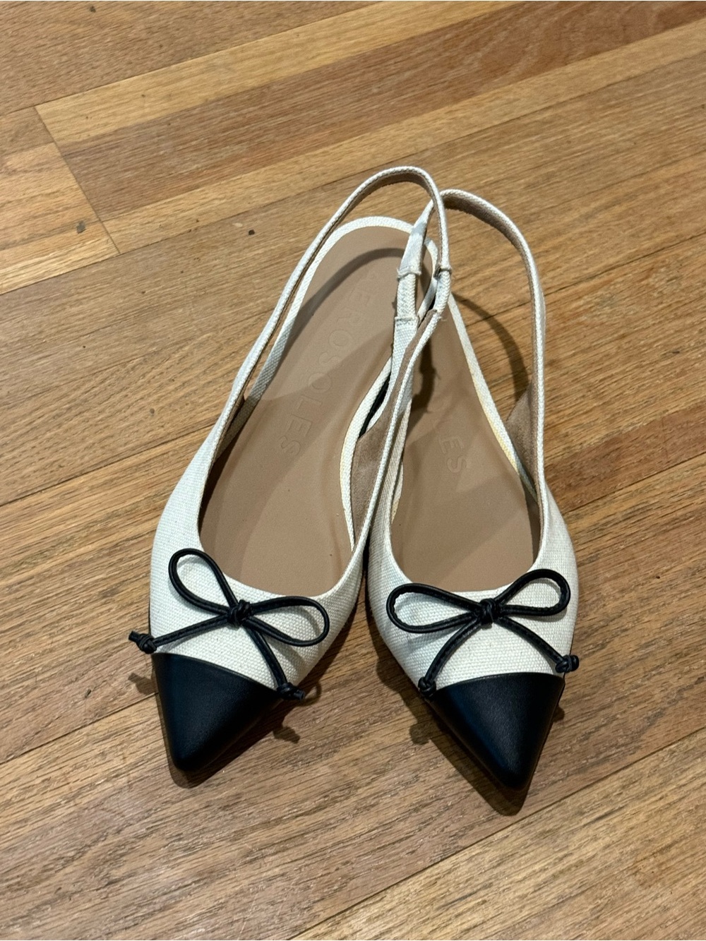 AEROSOLES Donna Two-Tone Pointed Slingback Flats in Cream and Black